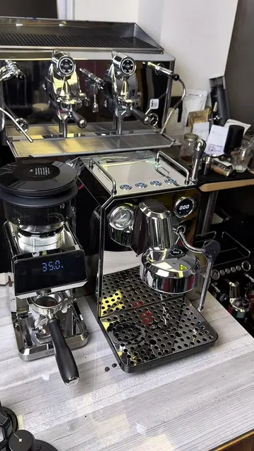 😱 29 သိန်းတန် Espresso Machine… 25 သိန်းပဲ! 🔥 ဒီတစ်ခါတော့ Grinder ပါ တစ်ဝက်ဈေး