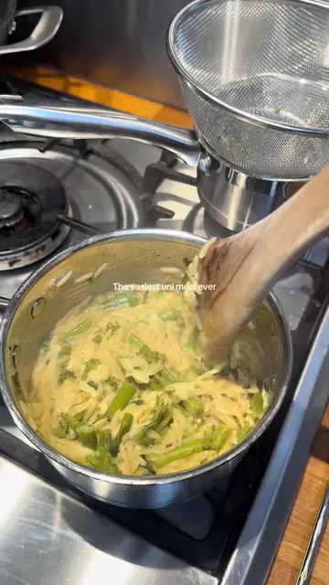 Cheese and broccoli orzo 🌷🧚🏼‍♀️ (ps I know I shoulve put the broccoli in late