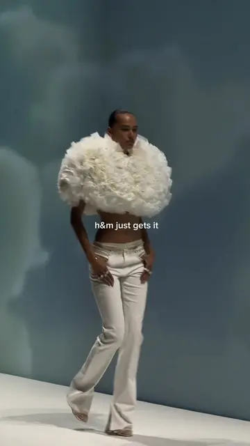 The @H&M A/W collection is everything and more! Anzeige 