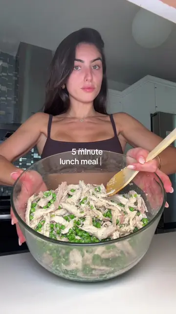 It’s peas and chicken babe 🤏🏼 thank you @Raven Ross  #peas #lunchmealprep #lun
