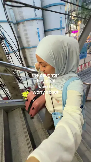 Peluk diri sendiri kuat kuat 
