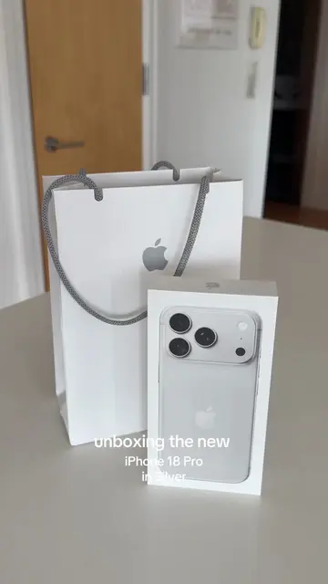 one thing about me is I love a neutral 🤍✨ #iphone18pro #newphone #phoneunboxing