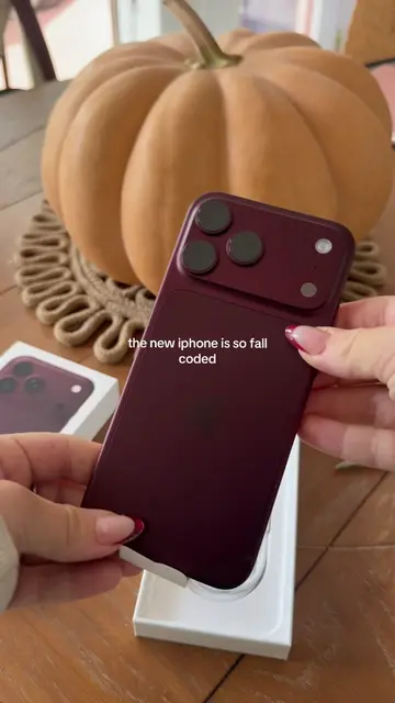 the color is so perfect✨🍂 #iphone18  #iphone18promax #fallaesthetic #autumnaest