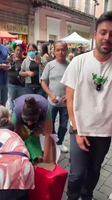 El influencer Alex Serrano hizo una dinámica en la que las personas metían su ma