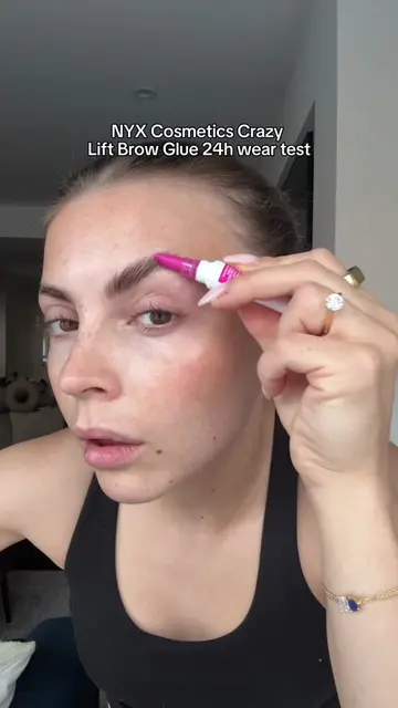 ad @nyxcosmetics_uk weren't lying when they called it crazy lift brow glue, my e