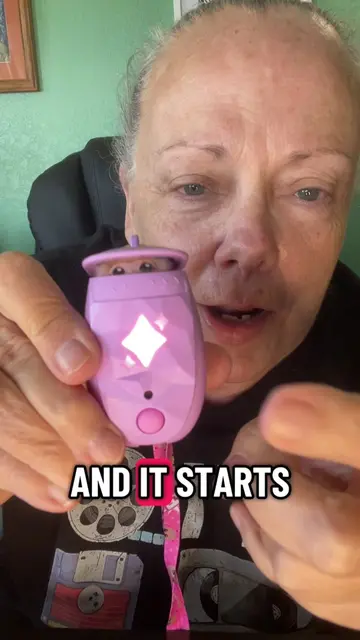 This little Peekimo surprise is way too much fun 😂 #Peekimo #SurpriseToy #chris