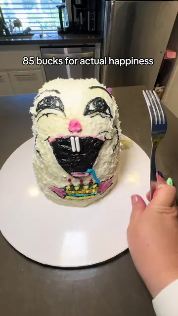 Actual Happiness? #happyhamster #hampster #hamstermeme #cake #cakedecorating 