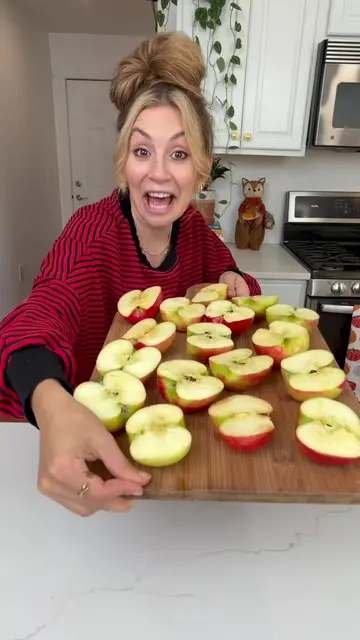 Best apple trick ever 🤯  #apples #EasyRecipe #falldessert #applepie #fyp 