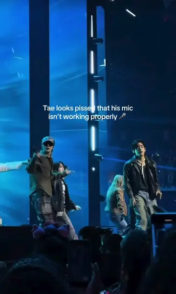 So many problems during this performance 😭 #bts #btsarmy #iheartradio #taehyung