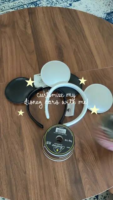 adding bows to your disney ears is the perfect touch!! 🐭✨ #disney #disneyears #