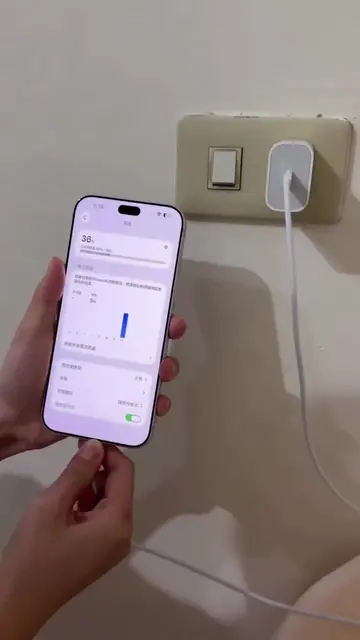 iPhone 18 Pro Max Charging Problem #ios27 #iphone18pro #iphone #foryou #fyp 
