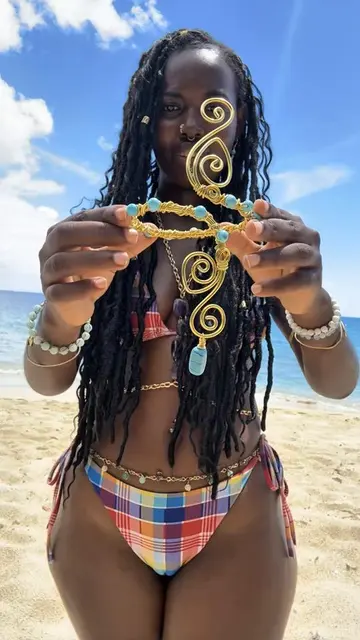 A lil beachside creation 🌊☀️💛 Handmade her a full matching set — turquoise arm