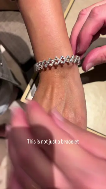 Have you ever seen a diamond bracelet transforming into a ring?  This amazing pi