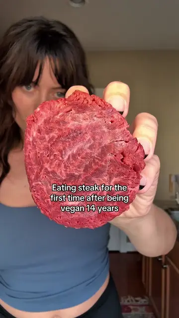Don’t worry, it’s plant-based! 😉 @Juicy Marbles makes the best vegan steak 🥩🌱