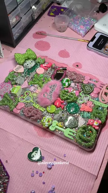 😍😍 let’s a make a junk case!!  Pink and green goes so nicely together 🙂‍↕️  L