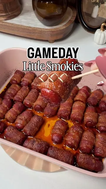 GAME DAY LITTLE SMOKIES 🏈🥓 Sweet, smoky, crispy and SO easy! These bacon-wrapp