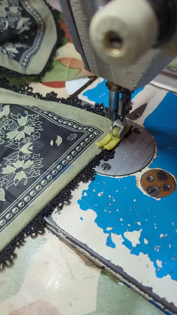 Adding a touch of elegance to this beautiful dupatta with fine lace work. خوبصور