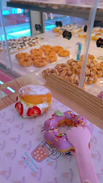 First time trying Japanese donuts AND Korean style chicken!! 🍩 It did not disap