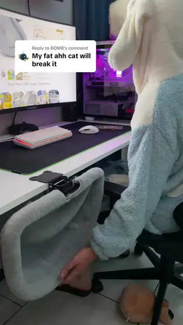 Replying to @BOMB Where does your cat sleep? Tell me in the comments 🐾 #catsoft