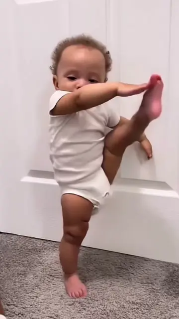 🤣🤣🤣🤣jump dance#capcut #capcutpioneer #pioneertemplate #ai #babydance 