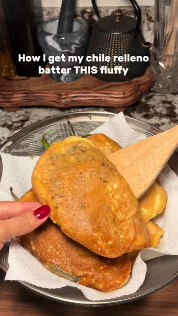 The secret to a light & fluffy chile relleno batter 🌶️✨ Save this for your next