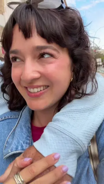 We are on the way to the art store 