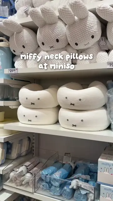 You don’t have to tell me twice. 😂🤣🤍 These are the CUTESTTTT neck pillows. I’
