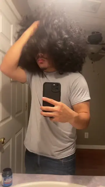 Throwback to when I had the biggest fro on the app. #fro #curls #curlyhead #migu