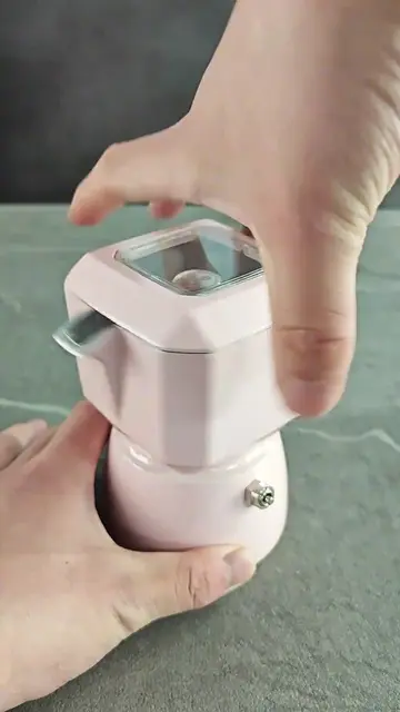 Lắng nghe thanh âm sôi sục quen thuộc và ngắm nhìn những chiếc ấm Moka Bincoo cù