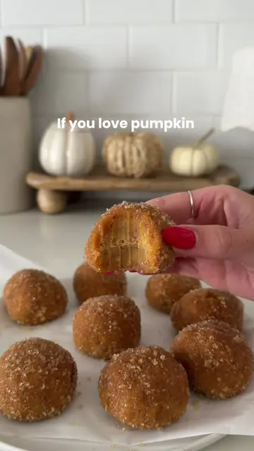 PUMPKIN SPICE PROTEIN BALLS 🤤 If you love pumpkin spice season but still want a