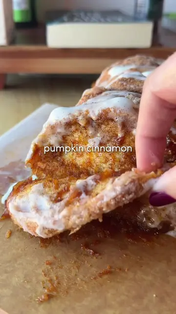 Pumpkin Cinnamon Pull-Apart Bread 🤎 Happy first day of fall! 🍂🎃 Tis the seaso
