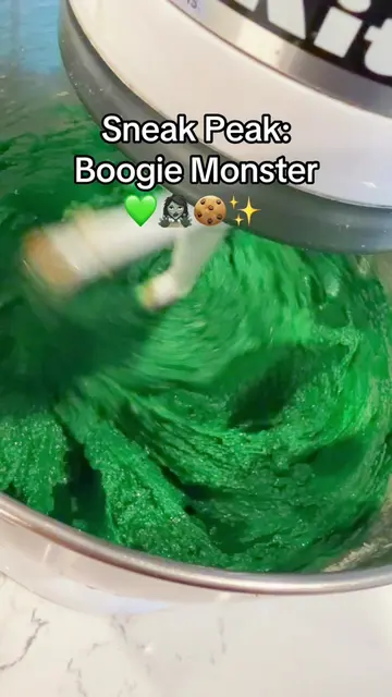 💚👻 BOOGIE MONSTER 👻💚 He’s big. He’s green. And he’s PACKED with M&M’s. 😈🍪 