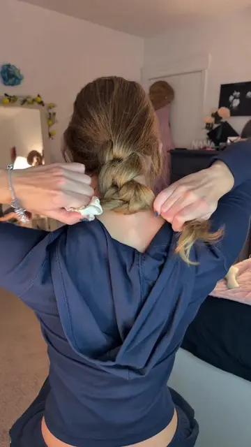 Replying to @𝒮ℴ𝒻𝒾𝒶𝜗𝜚˚⋆ 🇨🇴 🪽 Here’s the tutorial for the no-crease braid