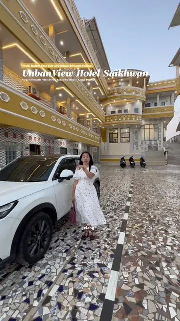 Hotel di pantai sayang heulang cuma 300 ribuan loh, ke pantai tinggal jalan kaki