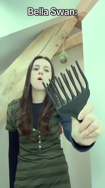 Même avec une solution alternative à la brosse à cheveux ça l’a l’air compliqué 