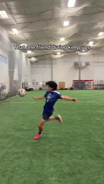 Tag that friend #Soccer #futbol #juggling #footballer #viral 