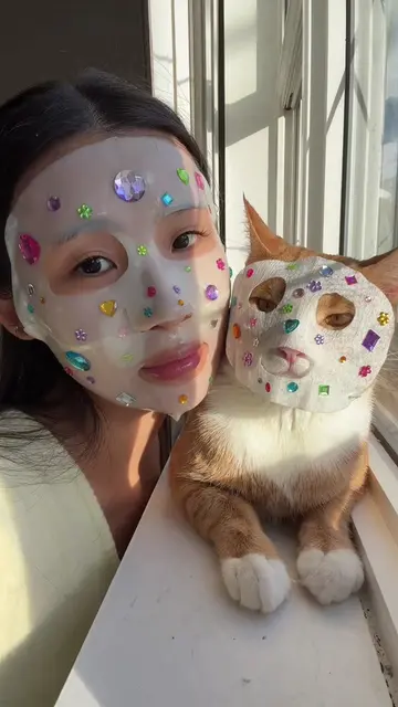 Sunbathing today with #bedazzled #facemask #cat 