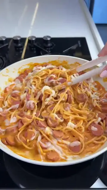 5-MINUTE DINNER! Creamy sausage pasta that’s quick, easy & sooo delicious 🤤❤️ W