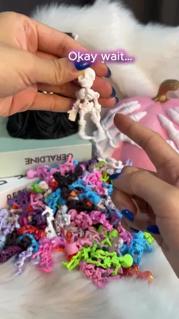 The cutest little Halloween skeleton 💀#ArticulatedSkeleton #3DPrinted #Hallowee