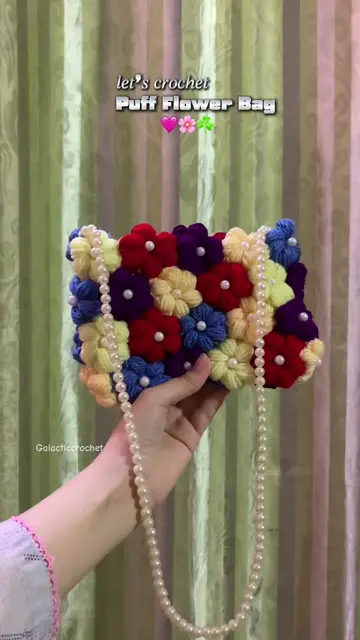 I’M ACTUALLY OBSESSED WITH THIS ONE♥️🌟 A handmade puff flower bag, crocheted on