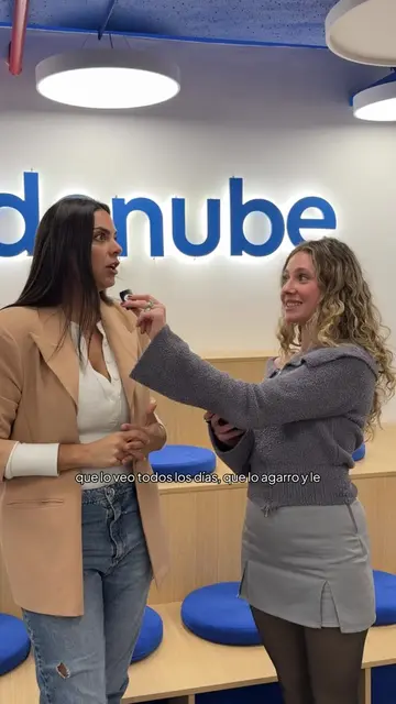 @belulucius visitó las oficinas de Tiendanube y jugamos a completar algunas fras