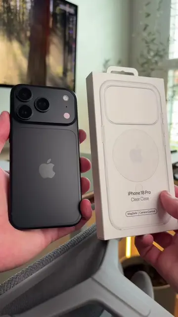 Unboxing the 18 Pro Clear Case 😍