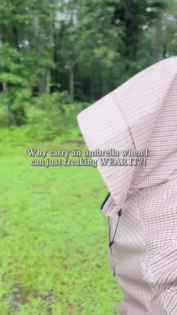 Built in umbrella jackets 😳 yes please! I’ll take one in every color 🤣🙏🏻🤎🍁