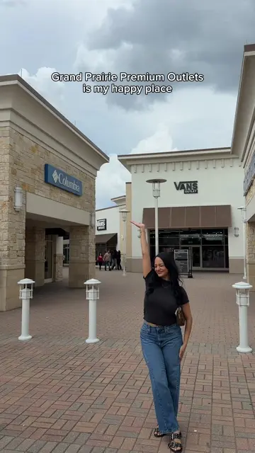 #sponsored There’s just something about an outlet shopping day 🛍️✨  I can go in
