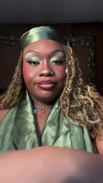 Olive Greene makeup for the win💚✨  #greenmakeup #colorfuleyeshadow #makeuptrans