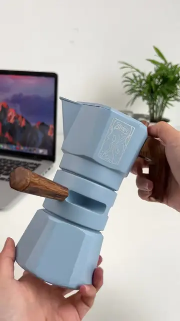 Gửi gắm niềm đam mê vào từng thao tác pha chế chỉn chu, góc nhỏ lại nhẹ nhàng mở