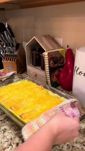 Honey Lime Chicken Enchiladas 🍯🍋‍🟩🍗 •6 T. Honey  •5 T. Lime juice  •1/2 tsp.
