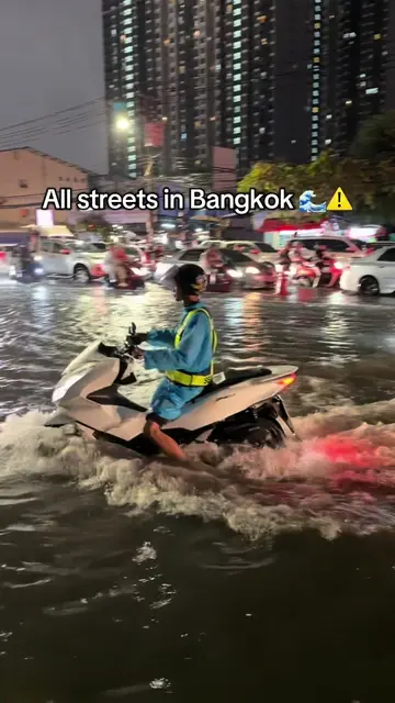 Bangkok underwater 🌧️ hoping it stops raining and the water goes down soon, bec