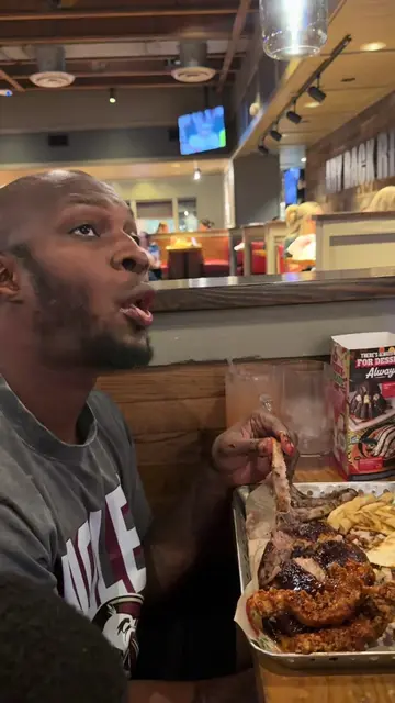 🤣🤣🤣 @Chili’s Grill & Bar yall food had my family smacking 😂😂😂