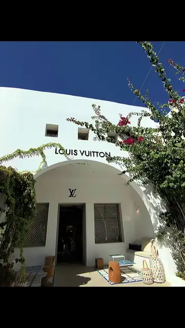Let me tell you this beautiful boutique for Louis Vuitton in Mykonos is absolute